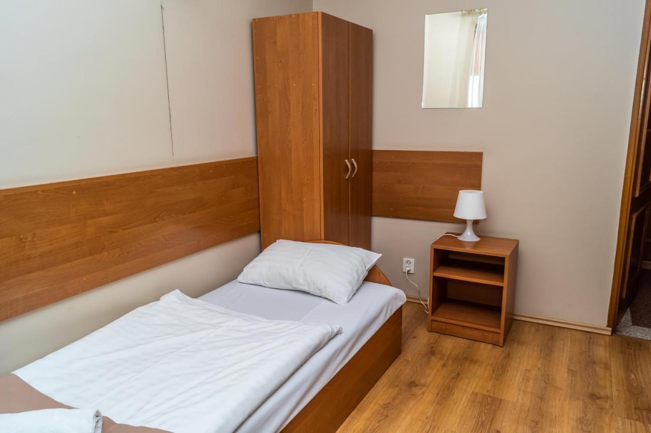 Dworek Zacisze Września Exterior foto